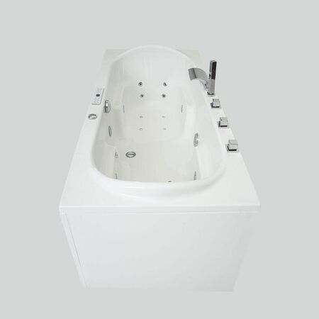 Freistehende weiße Badewanne